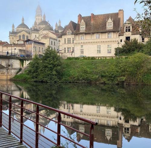 Appartement T2 hyper centre a Perigueux 1 chambre Lou Chabrol in Perigueux Town Center Appartement T2 hyper centre a Perigueux 1 chambre Lou Chabrol in Perigueux Town Center
