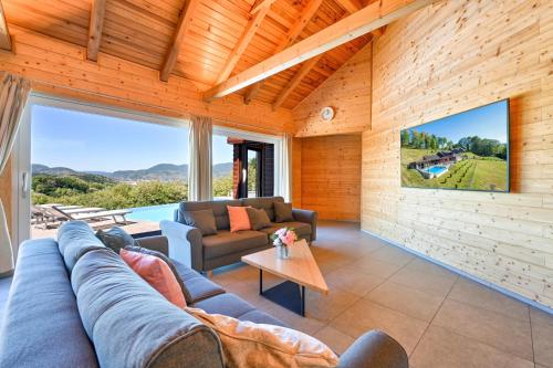 Ville Pacetina in สเวติ คริซ ซาเชรตเย Ville Pacetina in สเวติ คริซ ซาเชรตเย