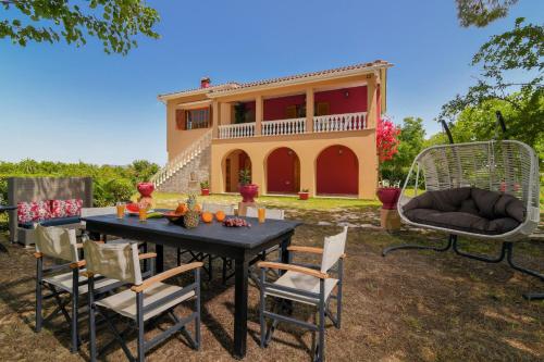 Jardín, Selini Suite 2nd floor Panoramic Vineyard Views in Arkoudi Jardín, Selini Suite 2nd floor Panoramic Vineyard Views in Arkoudi