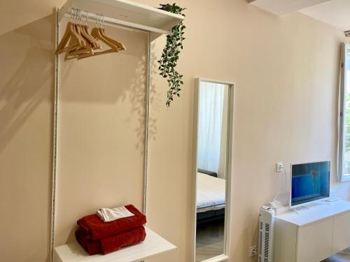Appartement ILES D OR, Cœur de ville sur le parcours des arts in แยร์ ซิตี้ เซ็นเตอร์ Appartement ILES D OR, Cœur de ville sur le parcours des arts in แยร์ ซิตี้ เซ็นเตอร์