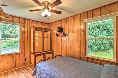 Charming Blue Ridge Mtn Cottage about 4 Mi to Hiking! in Marion (NC) Charming Blue Ridge Mtn Cottage about 4 Mi to Hiking! in Marion (NC)
