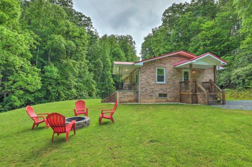 Charming Blue Ridge Mtn Cottage about 4 Mi to Hiking! in Marion (NC) Charming Blue Ridge Mtn Cottage about 4 Mi to Hiking! in Marion (NC)