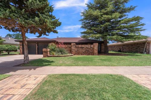 Homestead House - In Shadow Hills Golf Course Division Home in Lubbock Homestead House - In Shadow Hills Golf Course Division Home in Lubbock