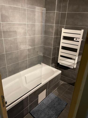 Bathroom, La maison jacuzzi - Privatiser une soiree jacuzzi in Santeny Bathroom, La maison jacuzzi - Privatiser une soiree jacuzzi in Santeny