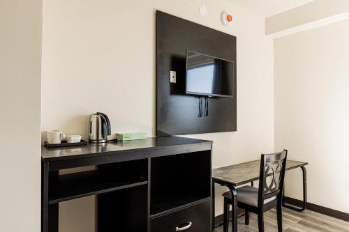Удобства, Astoria Inn LaGuardia Hotel in Аэропорт Ла Гуардия Удобства, Astoria Inn LaGuardia Hotel in Аэропорт Ла Гуардия