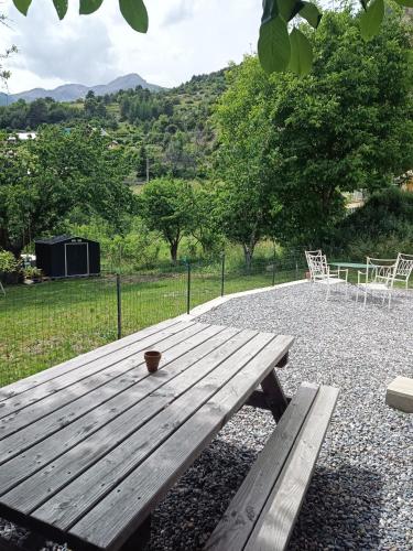 Сад, Gîte Lou (Gite Lou) in Шатору-Альпи Сад, Gîte Lou (Gite Lou) in Шатору-Альпи