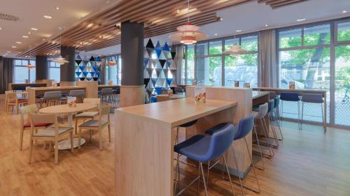 Їжа та напої, Holiday Inn Express Berlin City Centre in Берлін Їжа та напої, Holiday Inn Express Berlin City Centre in Берлін