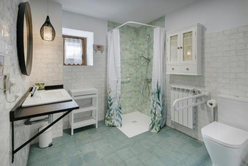 Bathroom, Apartamento Rural Paloma in Ansó Bathroom, Apartamento Rural Paloma in Ansó