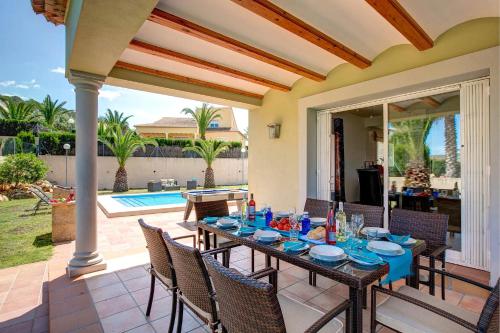 Faciliteiten, Villa Fresno by Villa Plus in El Rafalet Faciliteiten, Villa Fresno by Villa Plus in El Rafalet
