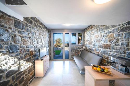 TerraZeus - Stone house beachfront 3 in Vrachasi TerraZeus - Stone house beachfront 3 in Vrachasi