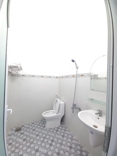 Bathroom, Nha nghi My Nhat - Đao Phu Quy -Binh Thuan in Huyen Phu Quy Bathroom, Nha nghi My Nhat - Đao Phu Quy -Binh Thuan in Huyen Phu Quy