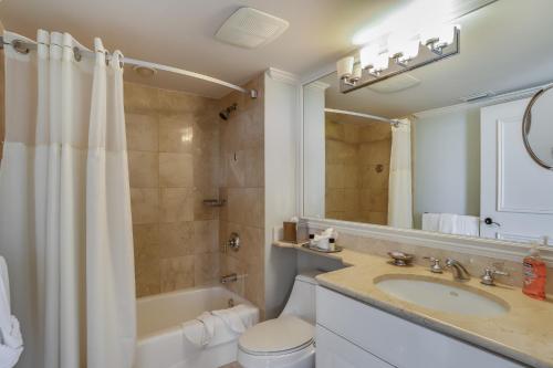 Bathroom, Marco Beach Ocean Resort IV in Marco Island (FL) Bathroom, Marco Beach Ocean Resort IV in Marco Island (FL)
