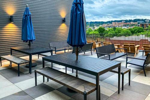 Modern Downtown Birmingham Condo with Rooftop Access near หลักเขตประวัติศาสตร์แห่งชาติสลอสเฟอร์แนซ Modern Downtown Birmingham Condo with Rooftop Access near หลักเขตประวัติศาสตร์แห่งชาติสลอสเฟอร์แนซ