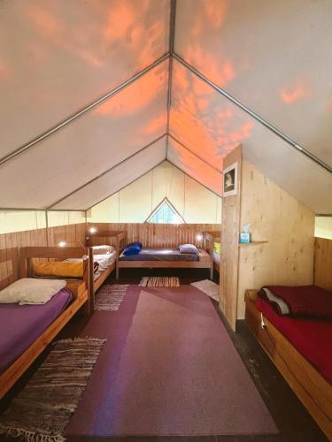 Sven's Basecamp Hostel in Fairbanks (Alaszka) Sven's Basecamp Hostel in Fairbanks (Alaszka)