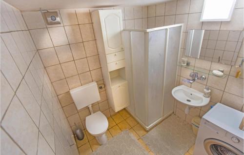 Bathroom, Awesome Home In Mokronog With Sauna, 2 Bedrooms And Wifi in Mokronog Bathroom, Awesome Home In Mokronog With Sauna, 2 Bedrooms And Wifi in Mokronog