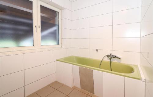 Kupaonica, Amazing home in Sankt Sigmund w/ WiFi and 10 Bedrooms in St. Sigmund Im Sellrain Kupaonica, Amazing home in Sankt Sigmund w/ WiFi and 10 Bedrooms in St. Sigmund Im Sellrain