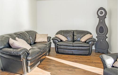 Nice home in Flor with 9 Bedrooms and WiFi in Florø Nice home in Flor with 9 Bedrooms and WiFi in Florø