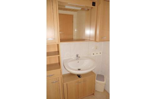 Bathroom, Nice apartment in Eibenstock-Carlsfeld with 2 Bedrooms and WiFi in Eibenstock Bathroom, Nice apartment in Eibenstock-Carlsfeld with 2 Bedrooms and WiFi in Eibenstock
