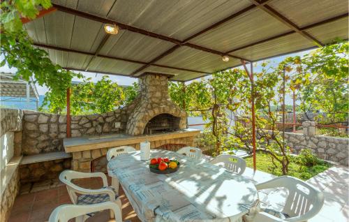 Vista exterior, Stunning home in Omisalj with 3 Bedrooms and WiFi in Omisalj Vista exterior, Stunning home in Omisalj with 3 Bedrooms and WiFi in Omisalj