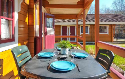 Exterior view, Awesome home in Gramsbergen with WiFi, 2 Bedrooms and Indoor swimming pool in Gramsbergen Kern Exterior view, Awesome home in Gramsbergen with WiFi, 2 Bedrooms and Indoor swimming pool in Gramsbergen Kern