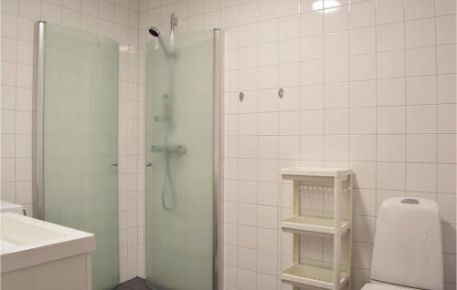 Kupaonica, Stunning apartment in Katthammarsvik with 2 Bedrooms in Katthammarsvik Kupaonica, Stunning apartment in Katthammarsvik with 2 Bedrooms in Katthammarsvik