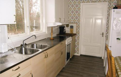 Kitchen, Cozy Home In Langaryd With Kitchen in Hyltebruk Kitchen, Cozy Home In Langaryd With Kitchen in Hyltebruk