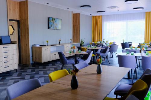 Ресторан, KIRÁLY PARK HOTEL (KIRALY PARK HOTEL) in Сомбатхей Ресторан, KIRÁLY PARK HOTEL (KIRALY PARK HOTEL) in Сомбатхей