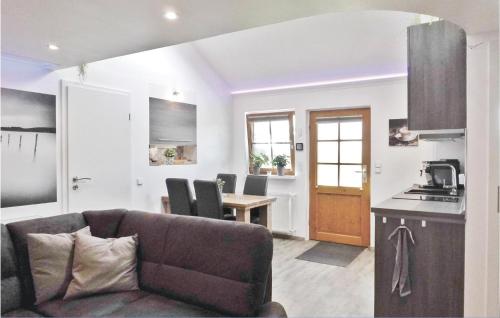 kuhinja, Stunning home in Wurster Nordseekste with 3 Bedrooms and WiFi in Hooksiel kuhinja, Stunning home in Wurster Nordseekste with 3 Bedrooms and WiFi in Hooksiel