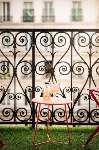 Balcony/terrace, Royal Saint Germain Hotel in Quartier Saint-Germain-des-Prés - Luxembourg Balcony/terrace, Royal Saint Germain Hotel in Quartier Saint-Germain-des-Prés - Luxembourg