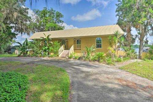 Waterfront Welaka Escape with Private Docks! in East Palatka (FL) Waterfront Welaka Escape with Private Docks! in East Palatka (FL)