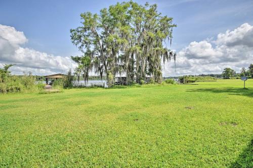 Waterfront Welaka Escape with Private Docks! in East Palatka (FL) Waterfront Welaka Escape with Private Docks! in East Palatka (FL)