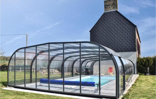 Bazen, Beautiful home in La Meauffe with Indoor swimming pool, WiFi and 3 Bedrooms in Moon-sur-Elle Bazen, Beautiful home in La Meauffe with Indoor swimming pool, WiFi and 3 Bedrooms in Moon-sur-Elle