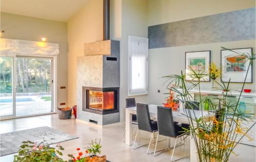 Nice Home In Cabra Del Camp With Wifi, 3 Bedrooms And Swimming Pool in Cabra del Camp Nice Home In Cabra Del Camp With Wifi, 3 Bedrooms And Swimming Pool in Cabra del Camp