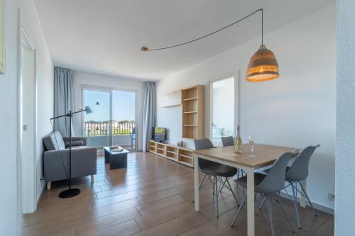 Apartaments La Perla Negra near Platja de Cala Agulla Apartaments La Perla Negra near Platja de Cala Agulla