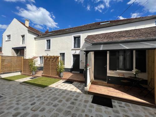 Entrance, Duplex High Standing 7'➤Fontainebleau⎮45'➤Paris + Terrace in Veneux-les-Sablons Entrance, Duplex High Standing 7'➤Fontainebleau⎮45'➤Paris + Terrace in Veneux-les-Sablons