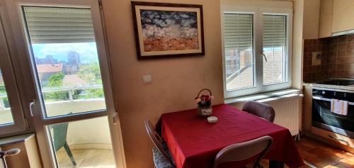 Létesítmények, Julija 2 in Gornji Grad Létesítmények, Julija 2 in Gornji Grad