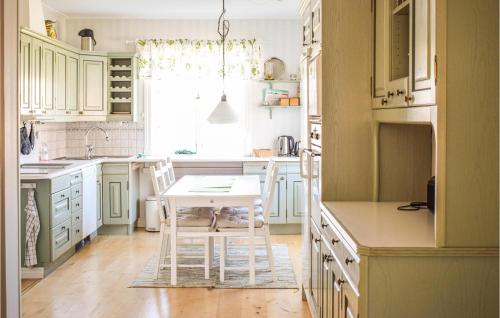 廚房, Lovely Home In Åryd With Kitchen (Lovely Home In Aryd With Kitchen) in 索德奧斯特 廚房, Lovely Home In Åryd With Kitchen (Lovely Home In Aryd With Kitchen) in 索德奧斯特