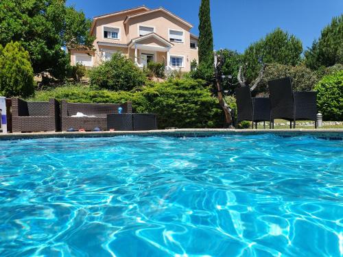 Swimming pool, CASA REINA - CASA Palacio de MADRID Norte in Tres Cantos Swimming pool, CASA REINA - CASA Palacio de MADRID Norte in Tres Cantos