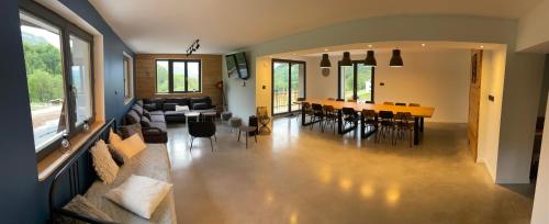 Pub/salon, CHALET LA FOUGERE 15 personnes 180m2 bauges Savoie Thoiry in Thoiry Pub/salon, CHALET LA FOUGERE 15 personnes 180m2 bauges Savoie Thoiry in Thoiry