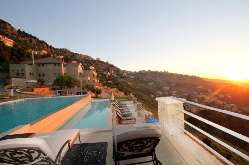 Swimming pool, Cherry Blossom Boutique Hotel in Bhamdoun Swimming pool, Cherry Blossom Boutique Hotel in Bhamdoun