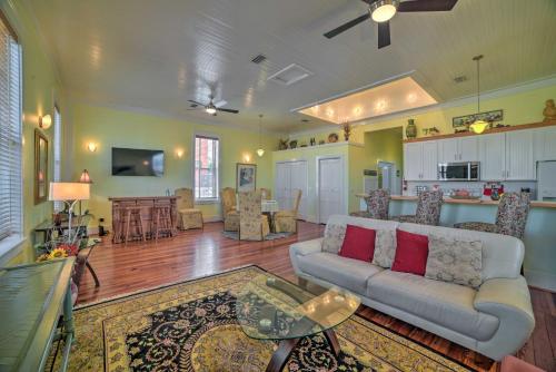 Charming DeFuniak Apartment in Historic Dtwn! in Defuniak Springs (FL) Charming DeFuniak Apartment in Historic Dtwn! in Defuniak Springs (FL)