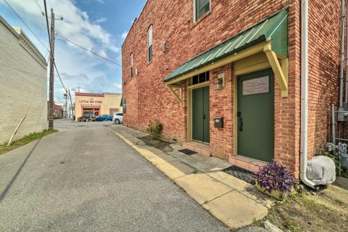 Charming DeFuniak Apartment in Historic Dtwn! in Defuniak Springs (FL) Charming DeFuniak Apartment in Historic Dtwn! in Defuniak Springs (FL)