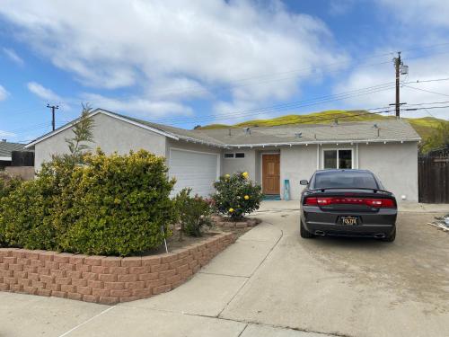 Master Bedroom w/ Private Bathroom (Must like dogs)