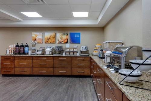 Food and beverages, Comfort Inn The Pointe in Niagara Falls (NY) Food and beverages, Comfort Inn The Pointe in Niagara Falls (NY)