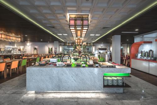 Restaurant, HARRIS Hotel & Conventions Malang in Malang Restaurant, HARRIS Hotel & Conventions Malang in Malang