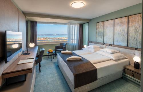 Guestroom, Hunguest Hotel Bal Resort in Balatonalmadi Guestroom, Hunguest Hotel Bal Resort in Balatonalmadi