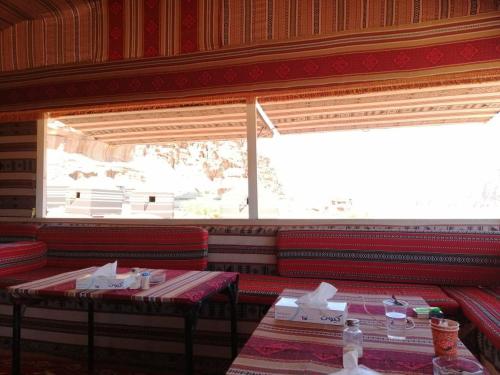 All inclusive - 5 days guided Tours & Accommodation & Meals - Wadi Rum Experience with Firefly Journ in ワディ ラム All inclusive - 5 days guided Tours & Accommodation & Meals - Wadi Rum Experience with Firefly Journ in ワディ ラム