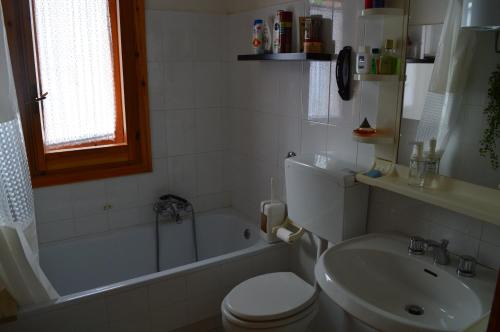 Bathroom, La baita di Pan in Gamberale Bathroom, La baita di Pan in Gamberale