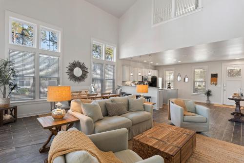 6-Seater Golf Cart Included! Lakeside Cottage in Sandestin ON Golf Course! in Sandestin 6-Seater Golf Cart Included! Lakeside Cottage in Sandestin ON Golf Course! in Sandestin