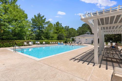 6-Seater Golf Cart Included! Lakeside Cottage in Sandestin ON Golf Course! in Sandestin 6-Seater Golf Cart Included! Lakeside Cottage in Sandestin ON Golf Course! in Sandestin